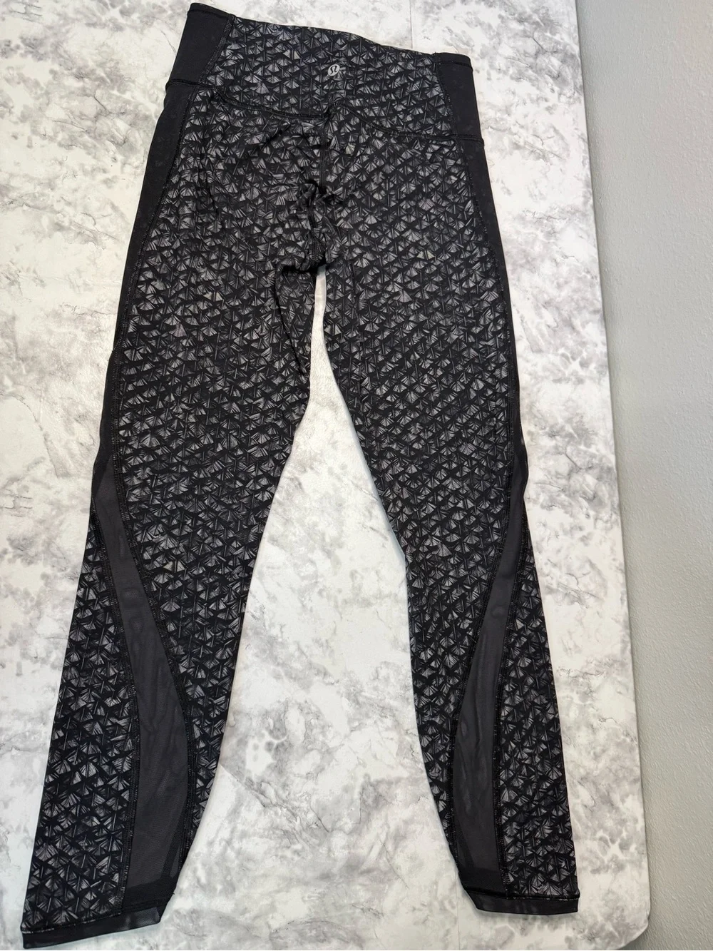 Lululemon women Black Geo Print High-Rise Leggings Size 6